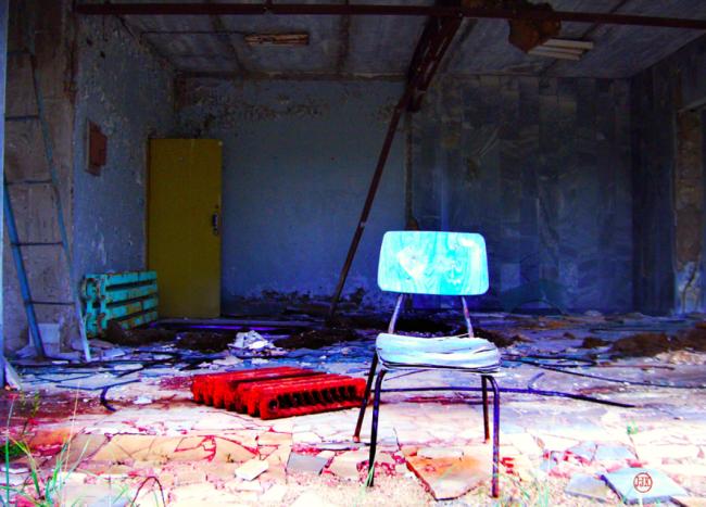 La chaise bleue et le radiateur rouge Pripiat 2006