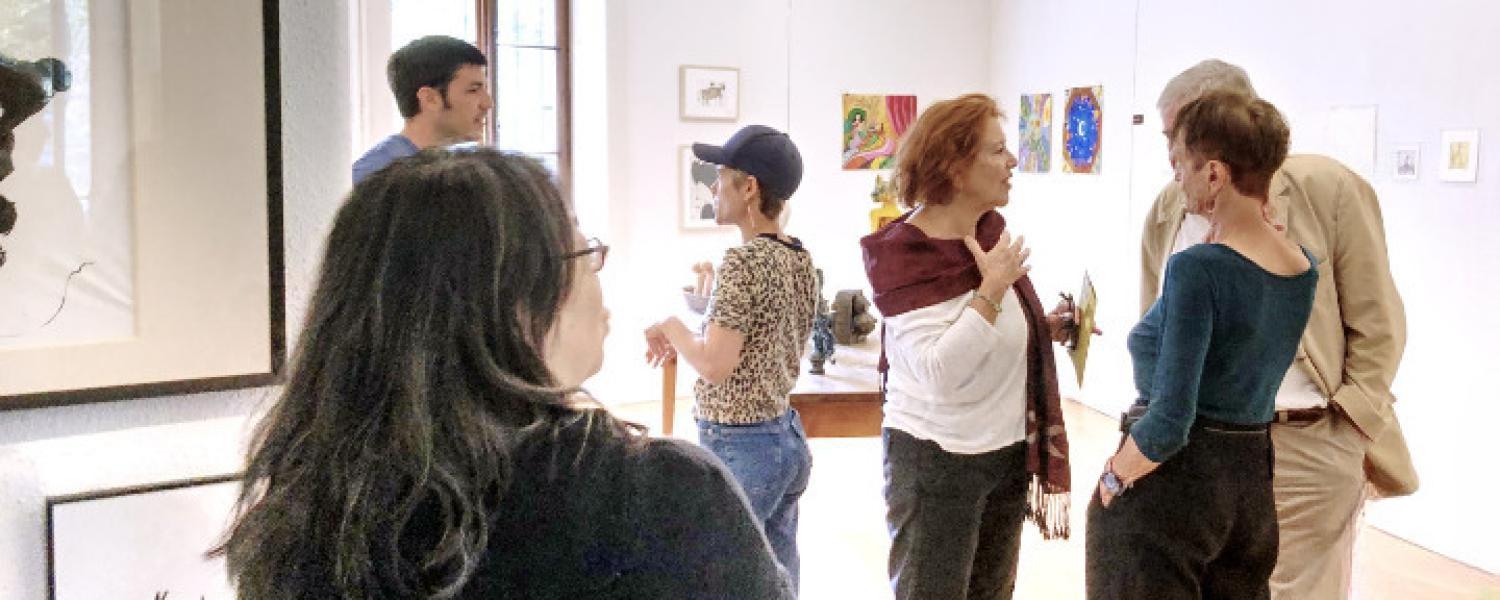 Aperçu d'un vernissage à la Pinacothèque